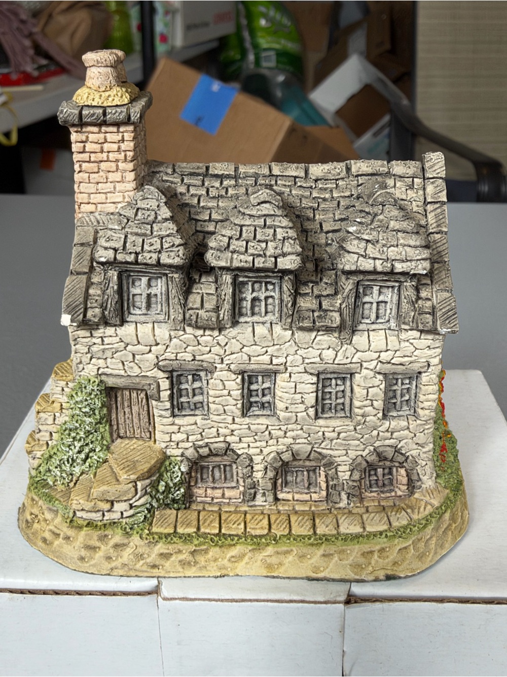 David Winter Burns' Reading Room British Traditions January Cottage